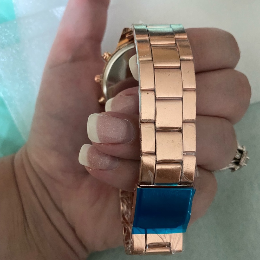 Women’s ROSEGOLD watch - Picture 4 of 6